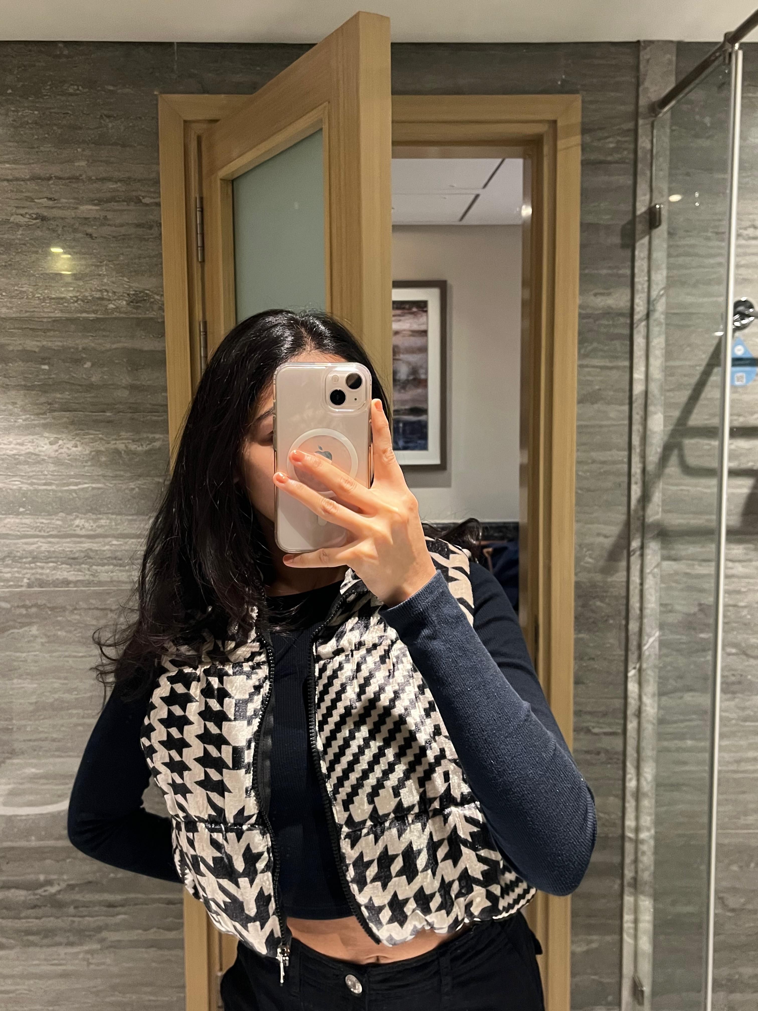 Chic Houndstooth Velvet Vest