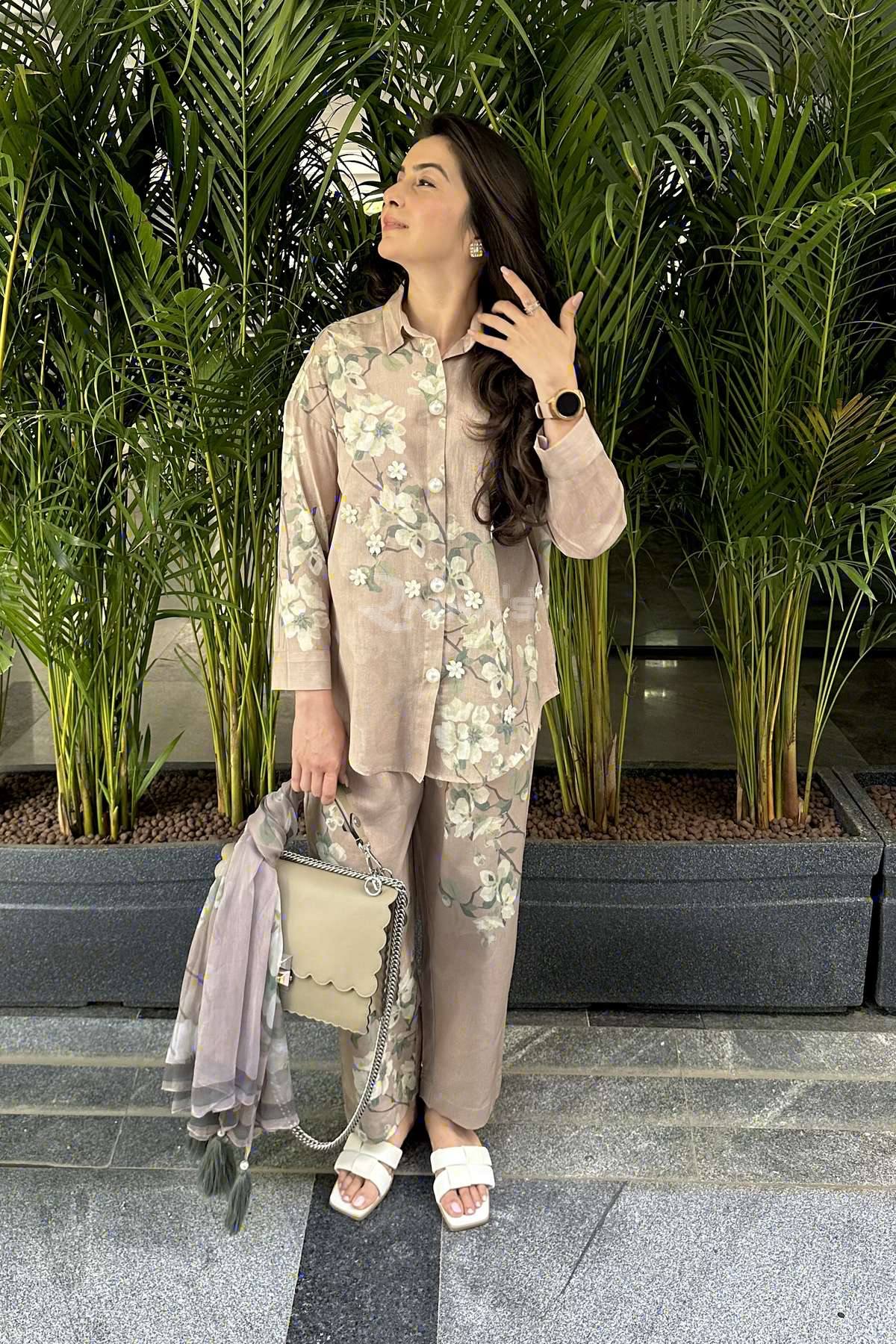 The Paddock - Beige Blossom