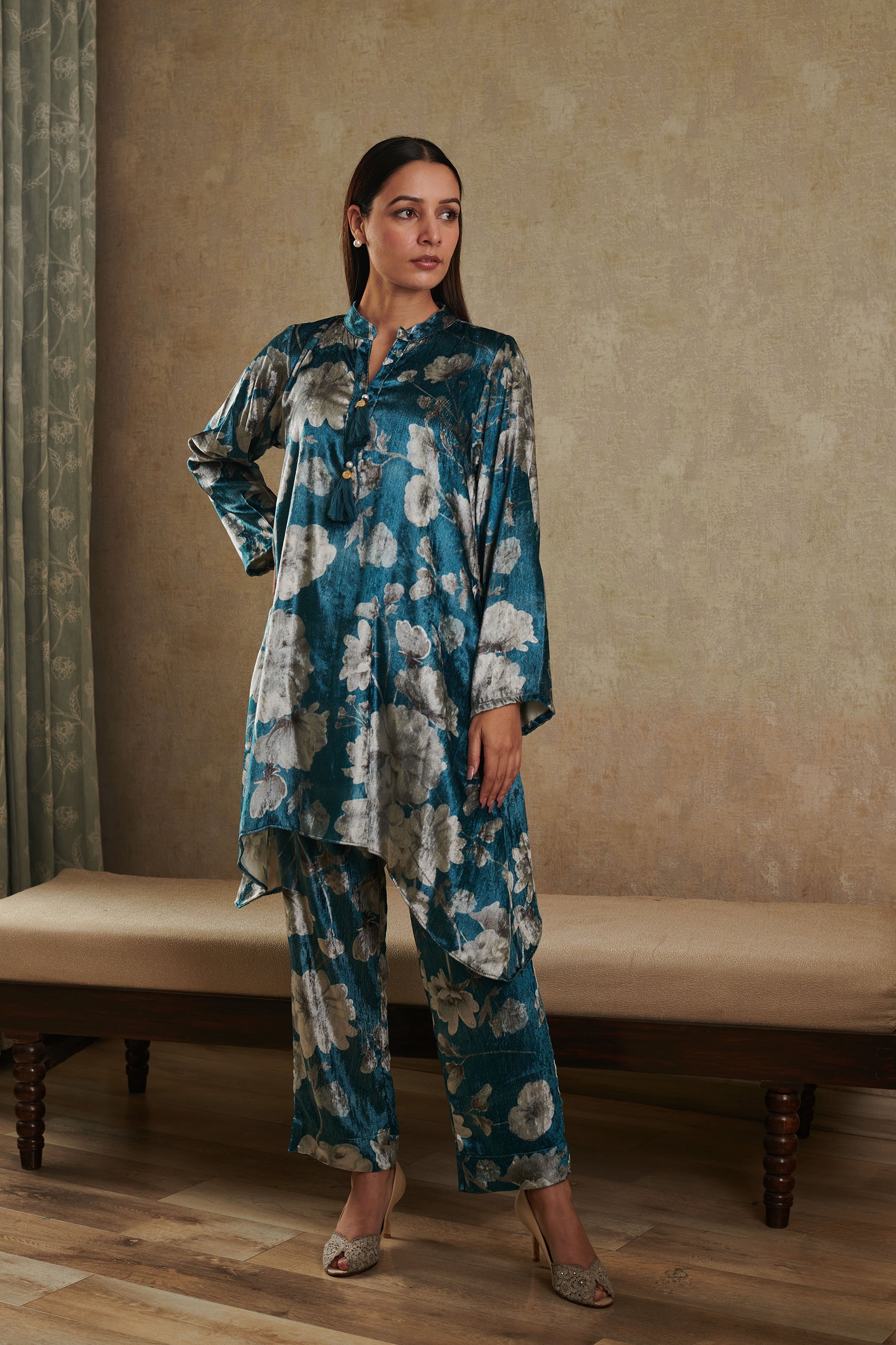 Velvet co-ord set with a stole