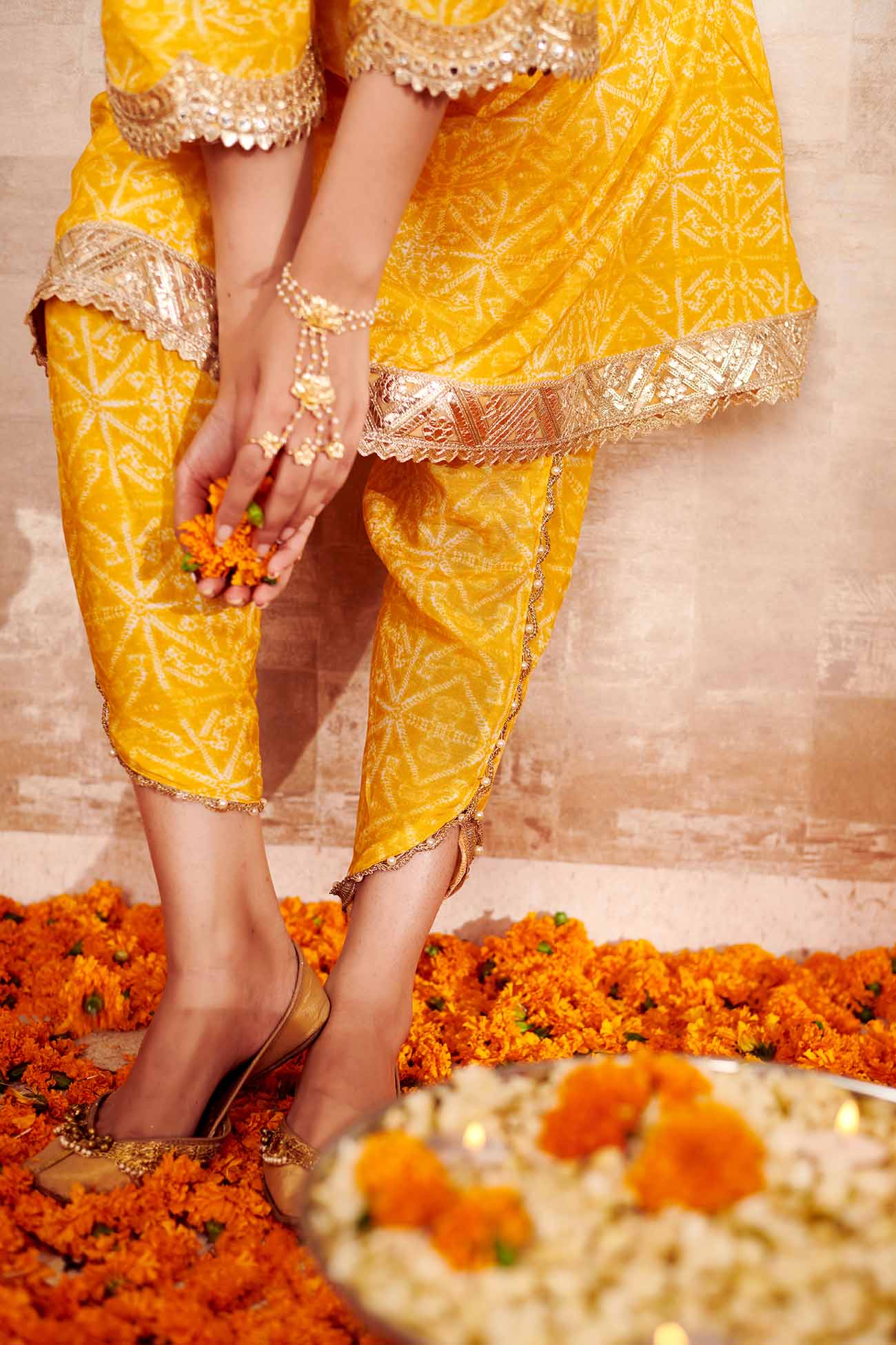 Yellow Cotton Silk Printed Geometric Round Embroidered Kurta And Pant Set