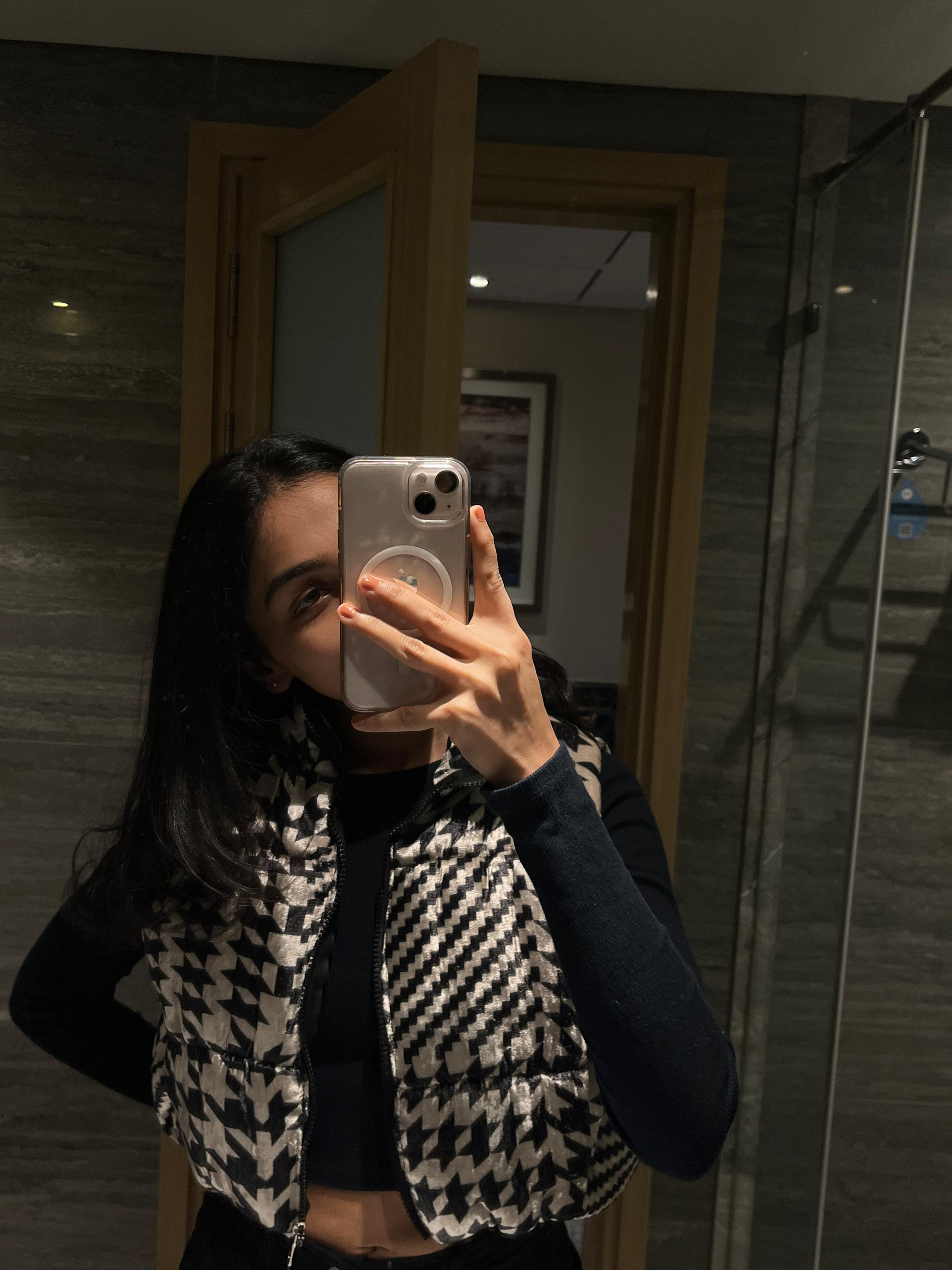 Chic Houndstooth Velvet Vest