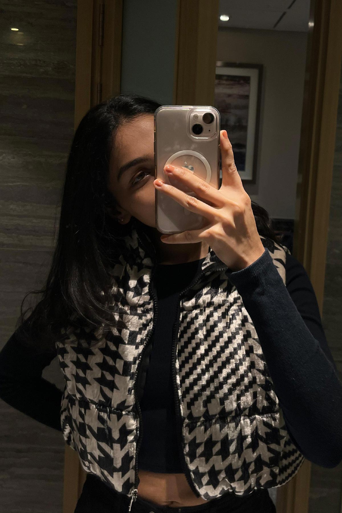 Chic Houndstooth Velvet Vest