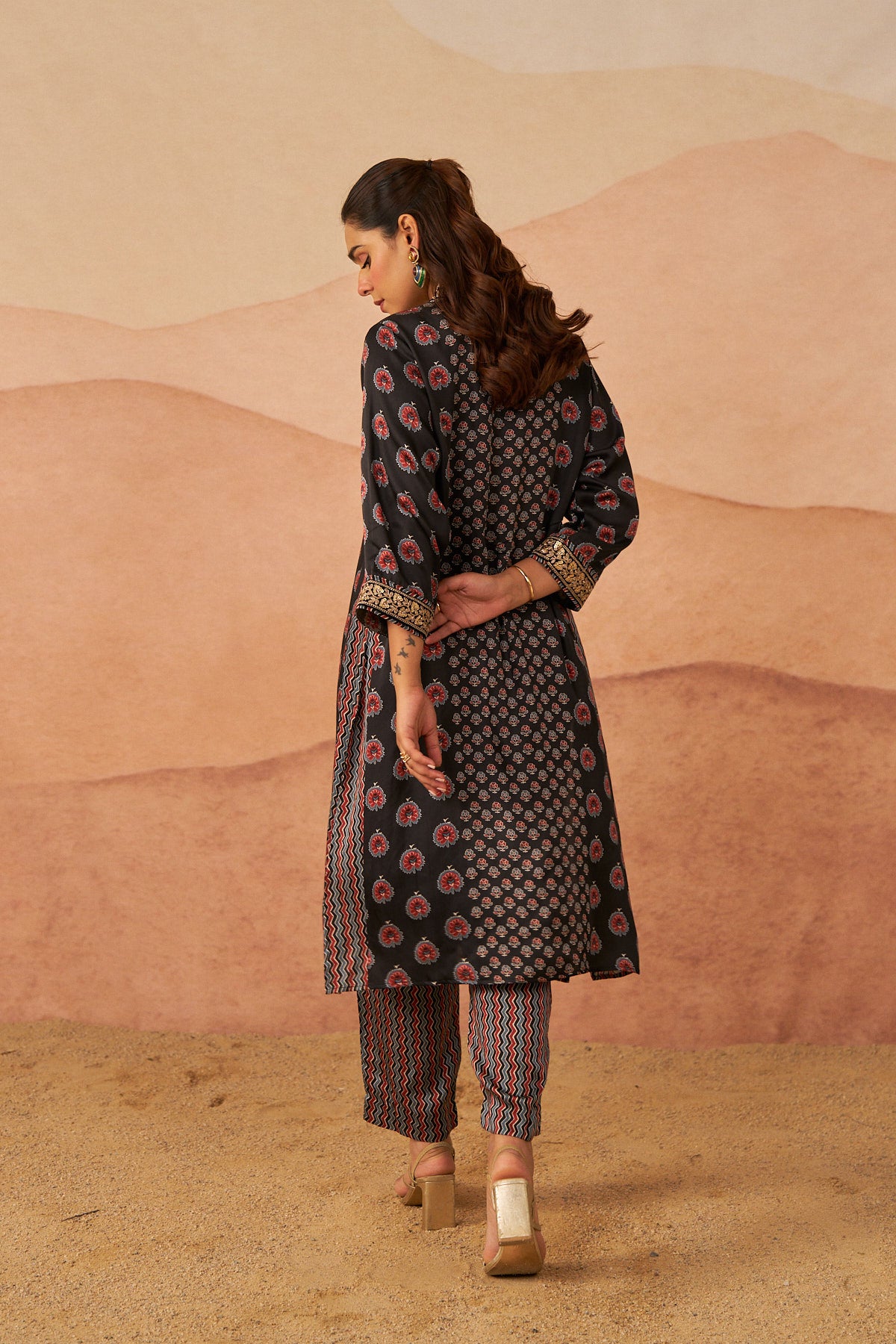 Kutch Buta Ajrakh Set With Potli And Dupatta