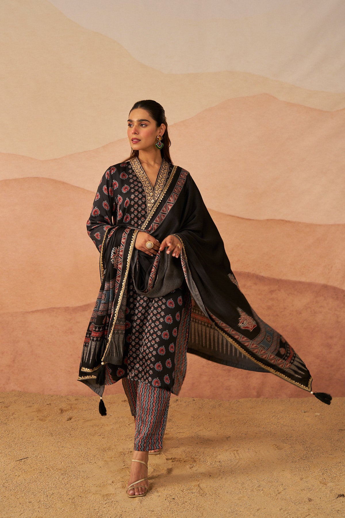 Kutch Buta Ajrakh Set With Potli And Dupatta