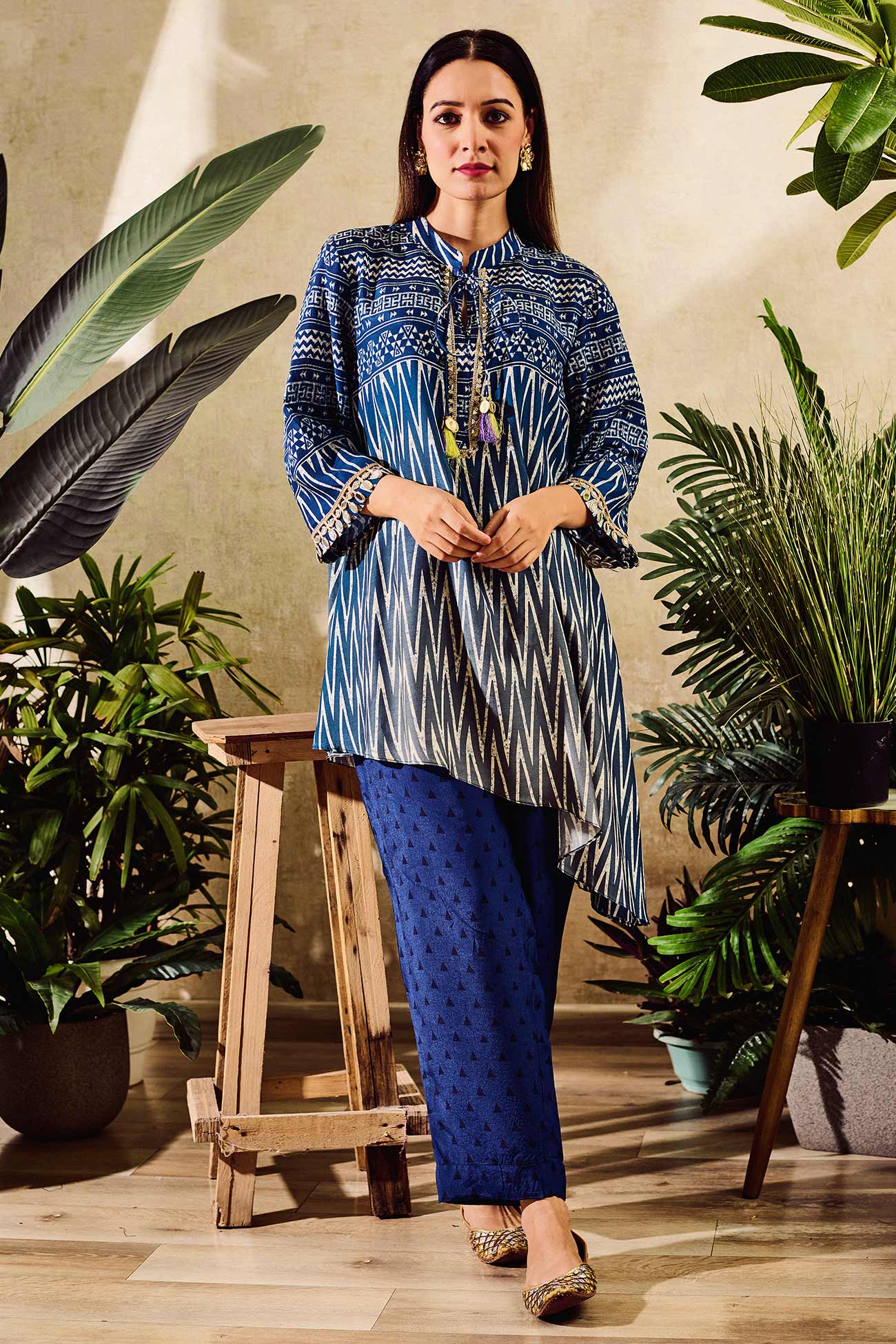 Blue Cotton Silk Chevron Mandarin Pattern Kurta With Pant